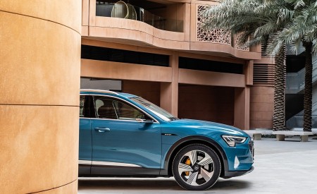 2019 Audi e-tron (Color: Antigua Blue) Side Wallpapers 450x275 (112)