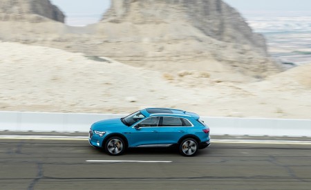2019 Audi e-tron (Color: Antigua Blue) Side Wallpapers 450x275 (75)