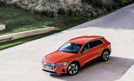 2019 Audi e-tron (Color: Catalunya Red) Front Three-Quarter Wallpapers 450x275 (35)