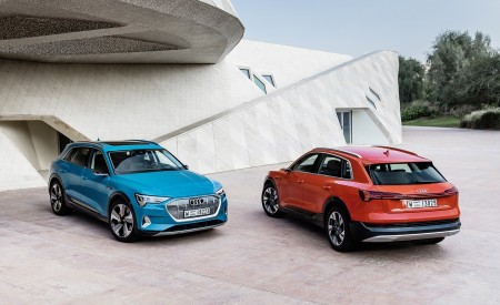 2019 Audi e-tron (Color: Catalunya Red) and Audi e-tron (Color: Antigua Blue) Front Wallpapers 450x275 (13)