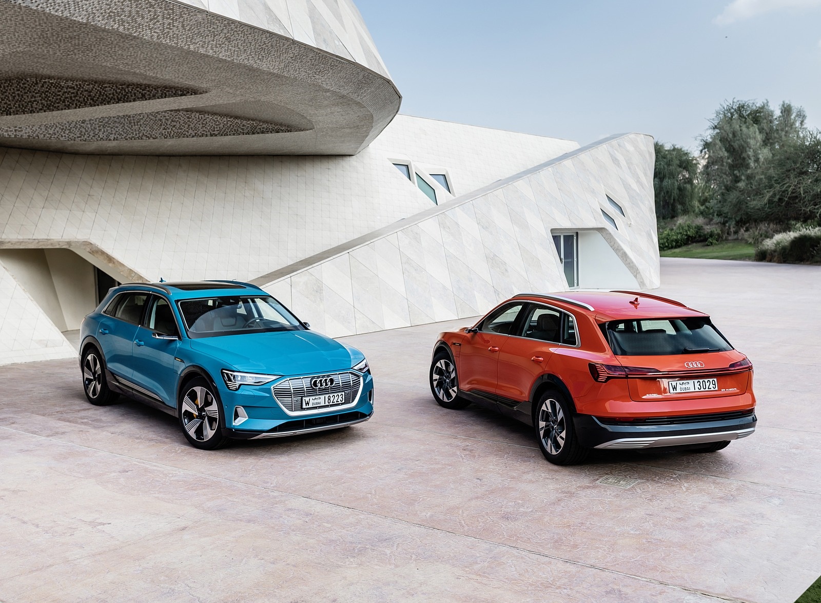 2019 Audi e-tron (Color: Catalunya Red) and Audi e-tron (Color: Antigua Blue) Front Wallpapers (13)