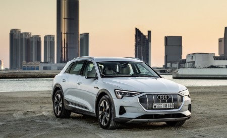 2019 Audi e-tron (Color: Glacier White) Front Three-Quarter Wallpapers 450x275 (221)