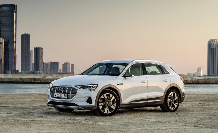 2019 Audi e-tron (Color: Glacier White) Front Three-Quarter Wallpapers 450x275 (223)