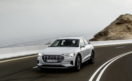 2019 Audi e-tron (Color: Glacier White) Front Wallpapers 450x275 (200)