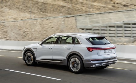 2019 Audi e-tron (Color: Glacier White) Rear Three-Quarter Wallpapers 450x275 (202)