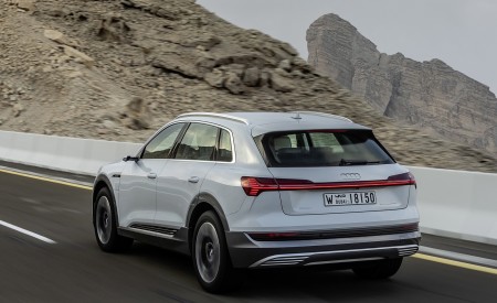 2019 Audi e-tron (Color: Glacier White) Rear Three-Quarter Wallpapers 450x275 (203)