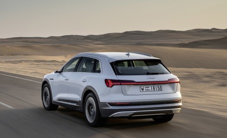 2019 Audi e-tron (Color: Glacier White) Rear Three-Quarter Wallpapers 450x275 (204)