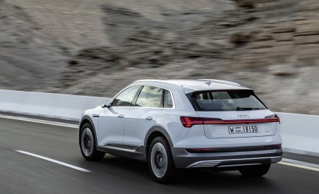 2019 Audi e-tron (Color: Glacier White) Rear Three-Quarter Wallpapers 450x275 (205)