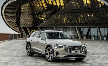 2019 Audi e-tron (Color: Siam Beige) Front Three-Quarter Wallpapers 450x275 (177)