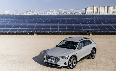 2019 Audi e-tron (Color: Siam Beige) Front Three-Quarter Wallpapers 450x275 (192)