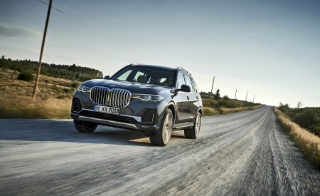 2019 BMW X7 (Color: Arctic Grey) Front Three-Quarter Wallpapers 450x275 (8)