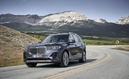 2019 BMW X7 (Color: Arctic Grey) Front Three-Quarter Wallpapers 450x275 (9)