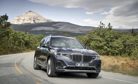 2019 BMW X7 (Color: Arctic Grey) Front Three-Quarter Wallpapers 450x275 (10)