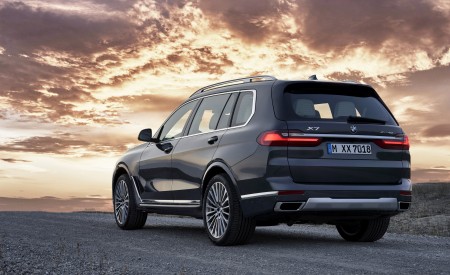 2019 BMW X7 (Color: Arctic Grey) Rear Three-Quarter Wallpapers 450x275 (24)