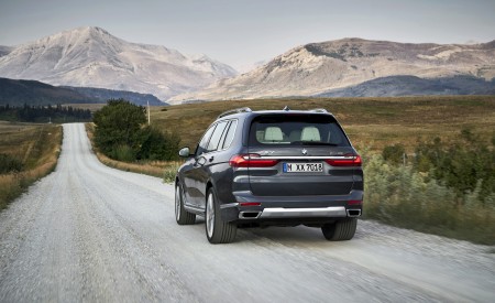 2019 BMW X7 (Color: Arctic Grey) Rear Wallpapers 450x275 (6)