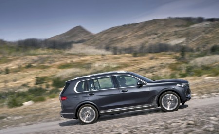 2019 BMW X7 (Color: Arctic Grey) Side Wallpapers 450x275 (7)