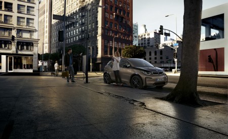 2019 BMW i3 120Ah Front Three-Quarter Wallpapers 450x275 (11)