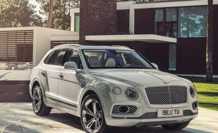 2019 Bentley Bentayga Plug-in Hybrid Front Three-Quarter Wallpapers 450x275 (31)