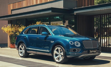 2019 Bentley Bentayga Plug-in Hybrid Front Three-Quarter Wallpapers 450x275 (7)