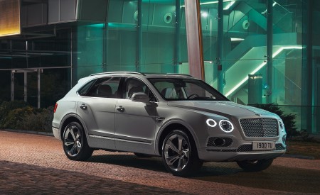 2019 Bentley Bentayga Plug-in Hybrid Front Three-Quarter Wallpapers 450x275 (39)