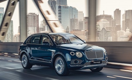 2019 Bentley Bentayga Plug-in Hybrid Front Three-Quarter Wallpapers 450x275 (3)