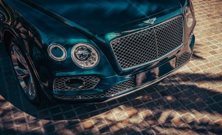 2019 Bentley Bentayga Plug-in Hybrid Grill Wallpapers 450x275 (16)