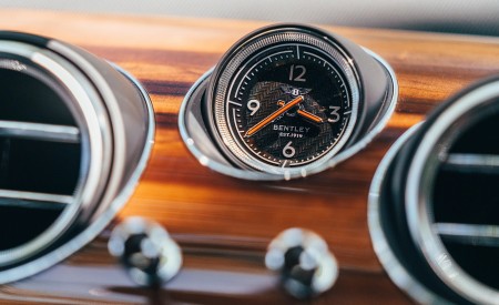 2019 Bentley Bentayga Plug-in Hybrid Interior Detail Wallpapers 450x275 (23)