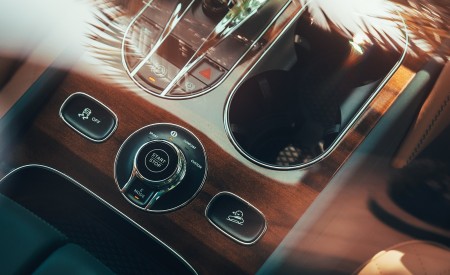 2019 Bentley Bentayga Plug-in Hybrid Interior Detail Wallpapers 450x275 (22)