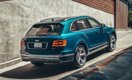 2019 Bentley Bentayga Plug-in Hybrid Rear Three-Quarter Wallpapers 450x275 (10)