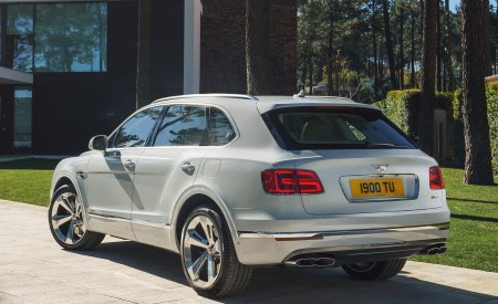 2019 Bentley Bentayga Plug-in Hybrid Rear Three-Quarter Wallpapers 450x275 (33)