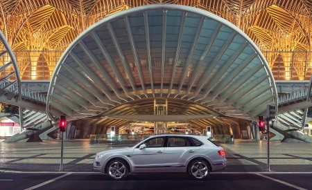 2019 Bentley Bentayga Plug-in Hybrid Side Wallpapers 450x275 (36)