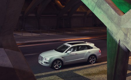 2019 Bentley Bentayga Plug-in Hybrid Side Wallpapers 450x275 (41)