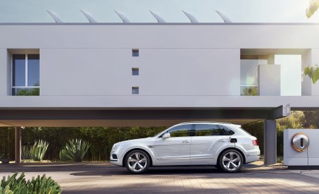 2019 Bentley Bentayga Plug-in Hybrid Side Wallpapers 450x275 (34)