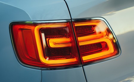 2019 Bentley Bentayga Plug-in Hybrid Tail Light Wallpapers 450x275 (45)