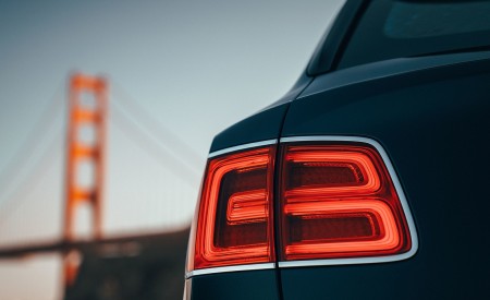2019 Bentley Bentayga Plug-in Hybrid Tail Light Wallpapers 450x275 (18)