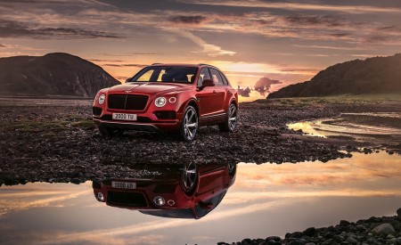 2019 Bentley Bentayga V8 Front Three-Quarter Wallpapers 450x275 (2)
