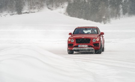 2019 Bentley Bentayga V8 Front Wallpapers 450x275 (17)