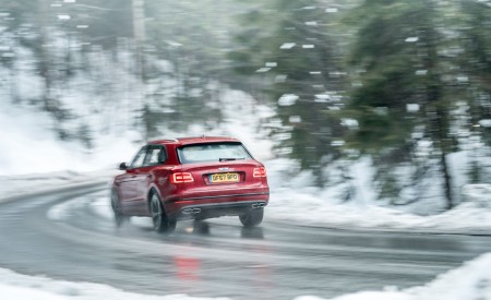 2019 Bentley Bentayga V8 Rear Three-Quarter Wallpapers 450x275 (25)