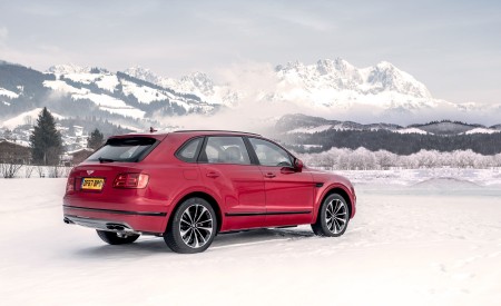 2019 Bentley Bentayga V8 Rear Three-Quarter Wallpapers 450x275 (18)