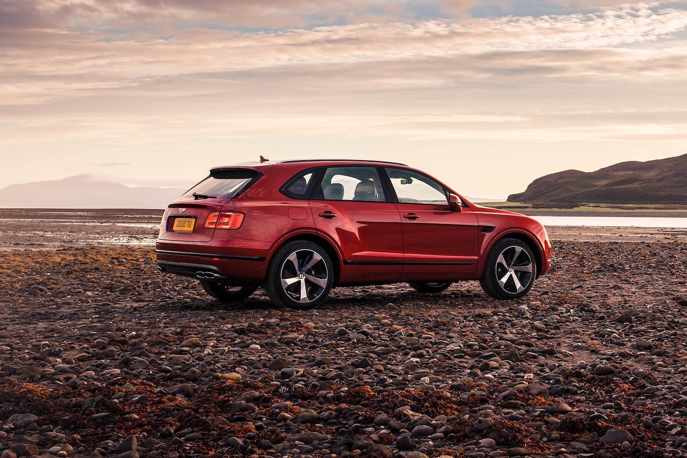 2019 Bentley Bentayga V8 Rear Three-Quarter Wallpapers (4)