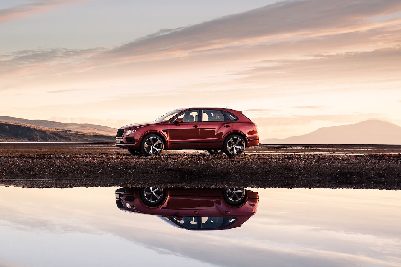2019 Bentley Bentayga V8 Side Wallpapers (6)
