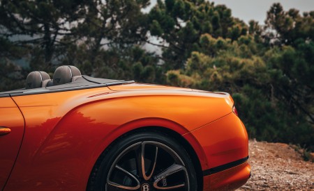 2019 Bentley Continental GT Convertible (Color: Orange Flame) Rear Bumper Wallpapers 450x275 (22)