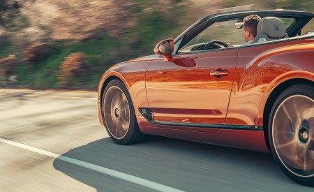 2019 Bentley Continental GT Convertible (Color: Orange Flame) Rear Three-Quarter Wallpapers 450x275 (21)