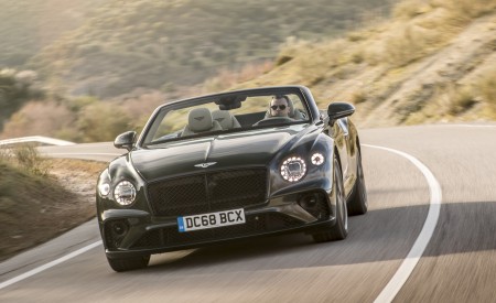 2019 Bentley Continental GT Convertible (Color: Verdant) Front Wallpapers 450x275 (38)