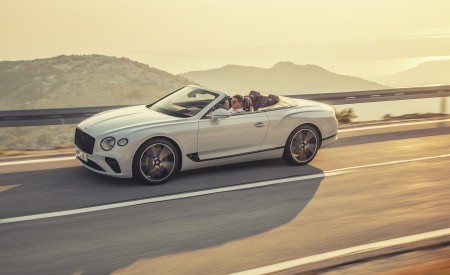 2019 Bentley Continental GT Convertible Front Three-Quarter Wallpapers 450x275 (71)