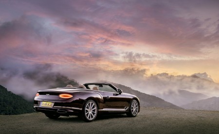 2019 Bentley Continental GT Convertible Rear Three-Quarter Wallpapers 450x275 (53)