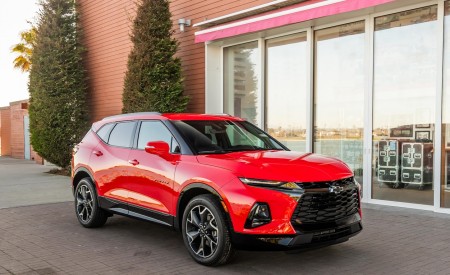 2019 Chevrolet Blazer RS Front Three-Quarter Wallpapers 450x275 (14)