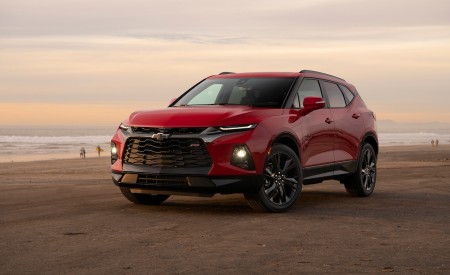 2019 Chevrolet Blazer RS Front Three-Quarter Wallpapers 450x275 (13)