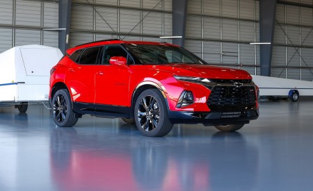 2019 Chevrolet Blazer RS Front Three-Quarter Wallpapers 450x275 (15)