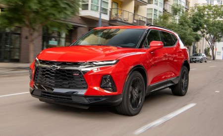 2019 Chevrolet Blazer RS Front Three-Quarter Wallpapers 450x275 (12)